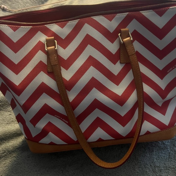 Dooney and Bourke tote bag with matching pouch. Excellent used condition - Picture 13 of 14